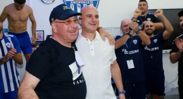 giati-eimaste-omada-na-ppotagonistoyme-oxi-apla-na-ypapxoyme