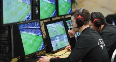 den-xekatharizei-i-uefa-gia-ti-chrisi-tou-var-sto-conference-league