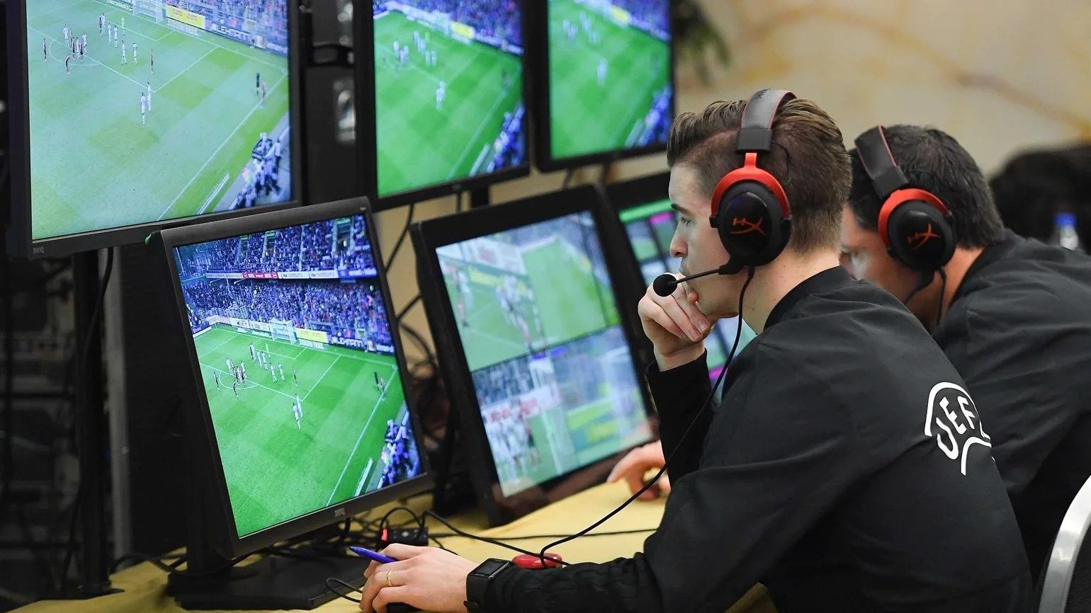 den-xekatharizei-i-uefa-gia-ti-chrisi-tou-var-sto-conference-league