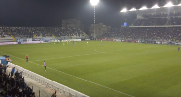 i-parakamera-tis-premieras-ton-play-off
