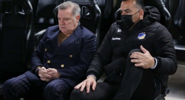 mia-apantisi-me-skopo-na-apoprosanatolisei-ta-paidia-tou