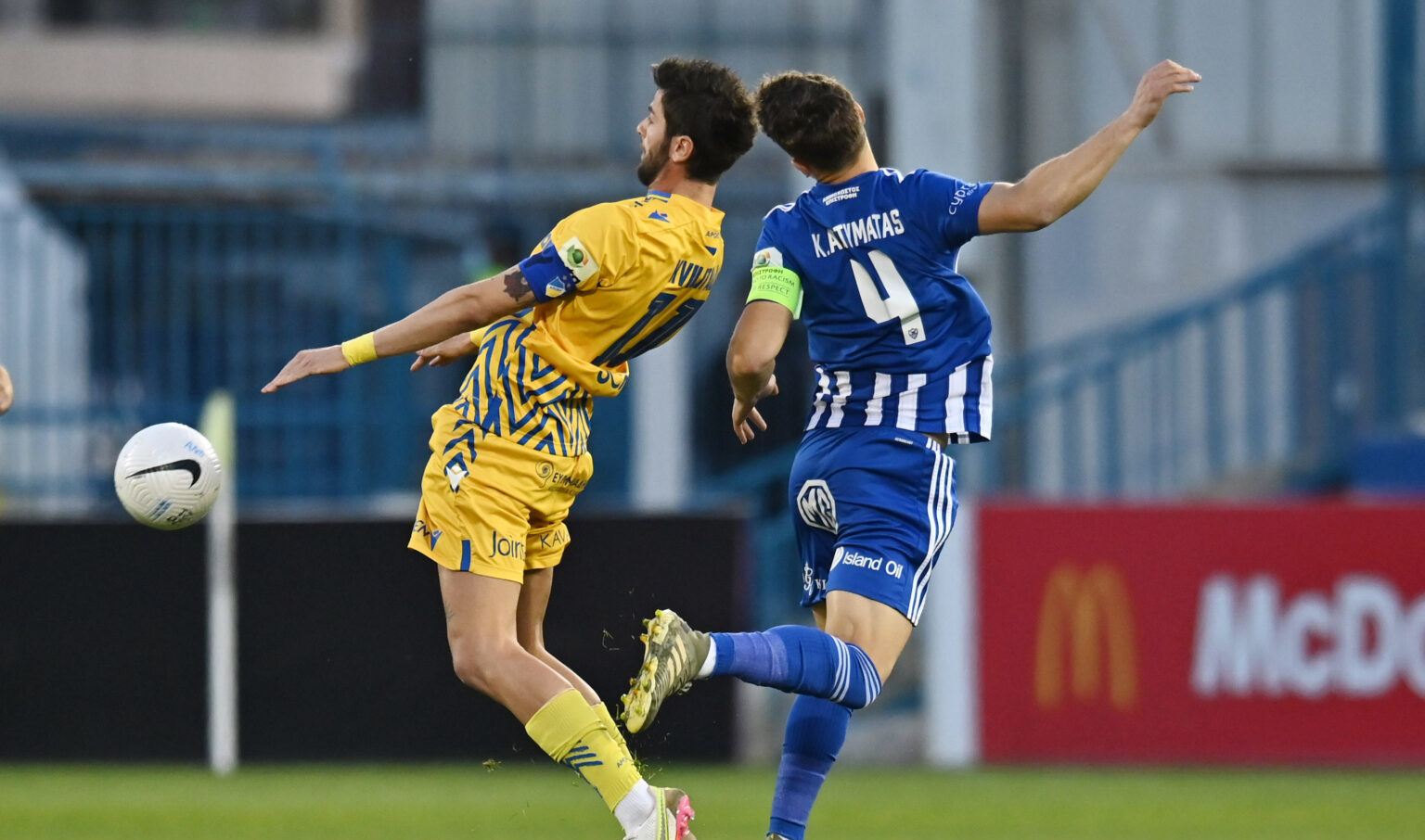 oristike-o-agonas-apenanti-ston-apoel