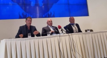 xekinaei-i-synentefxi-typou-live-video
