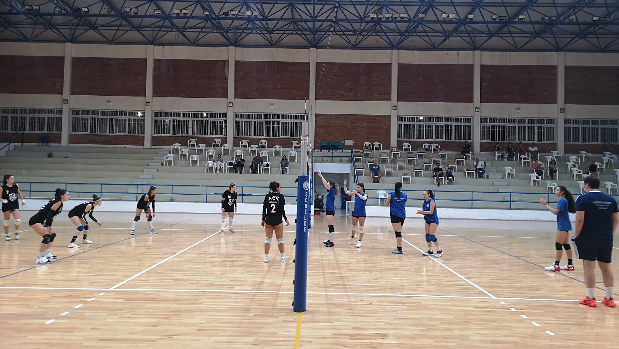 niki-sto-proto-filiko-apenanti-stin-aek