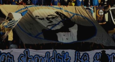 pan-sy-fi-kaloume-tin-oikogeneia-poullaidi-opos-xekinisei-tin-diadikasia-omalis-diadochis-kai-apomakrynsis-apo-ta-dromena-tou-podosfairikou-tmimatos-anorthosis-ammochostou