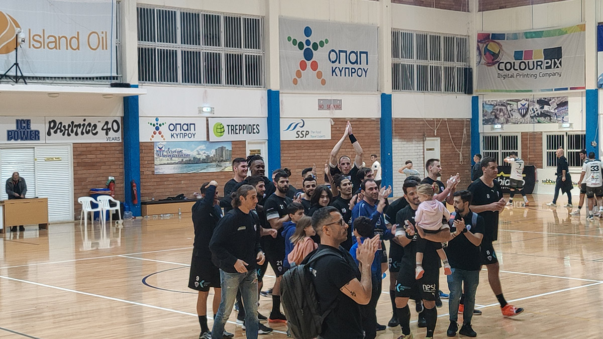 megali-niki-tis-anorthosis-epi-tou-parnassou
