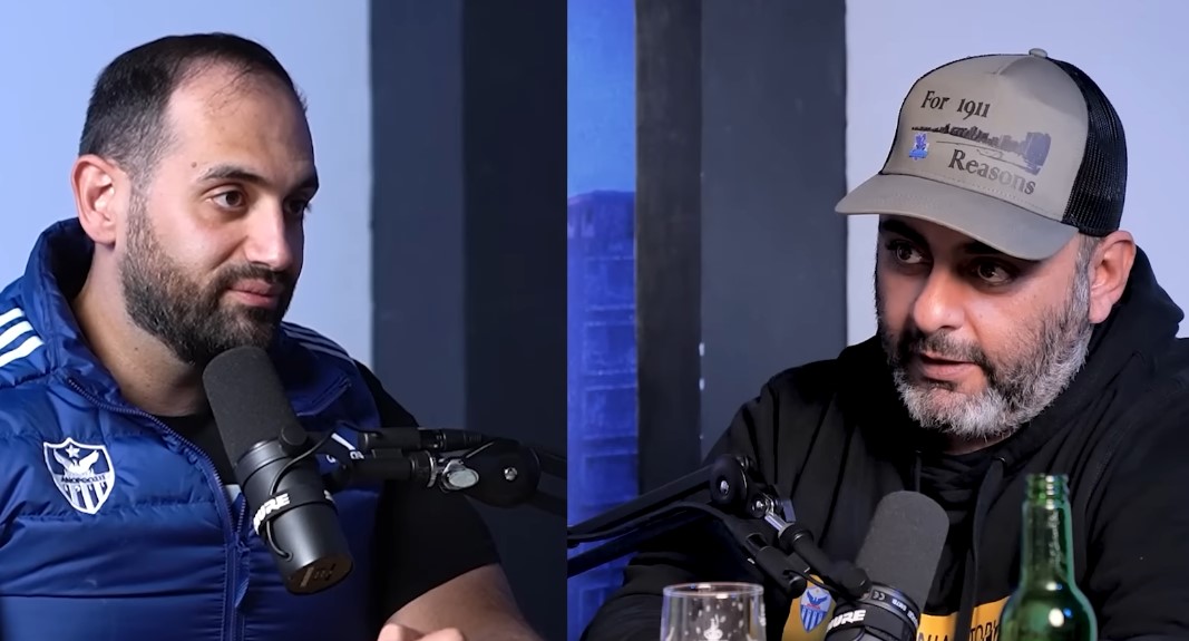 chamogelastoi-o-argyris-kai-o-kostas-sto-12o-epeisodio-tou-the-blue-zone-podcast