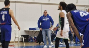 konstantinidis-i-anorthosi-leitourgei-san-mia-oikogeneia-mesa-se-ena-plires-epangelmatiko-plaisio