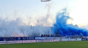 pan-sy-fi-oles-oi-exedres-akolouthoun-ton-rythmo-tis-notias