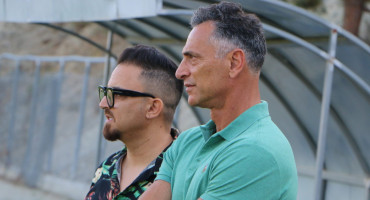 eidan-apo-konta-tin-proponisi-santis-kai-antreou