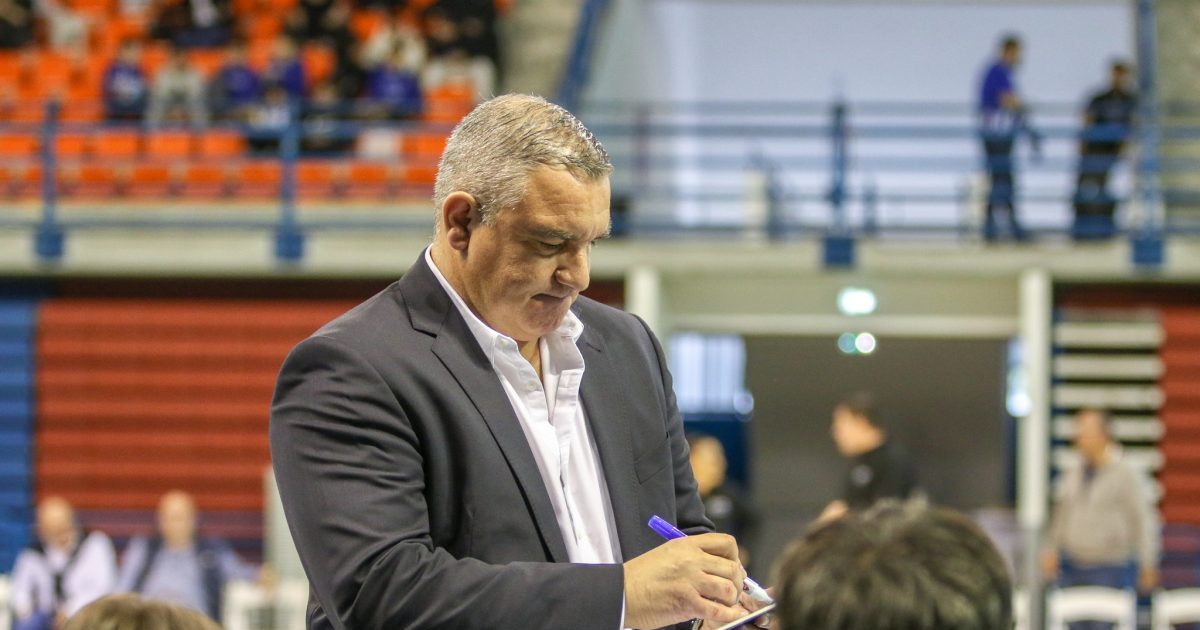 telos-o-coach-konstantinidis-apo-tin-basketiki-mas-omada