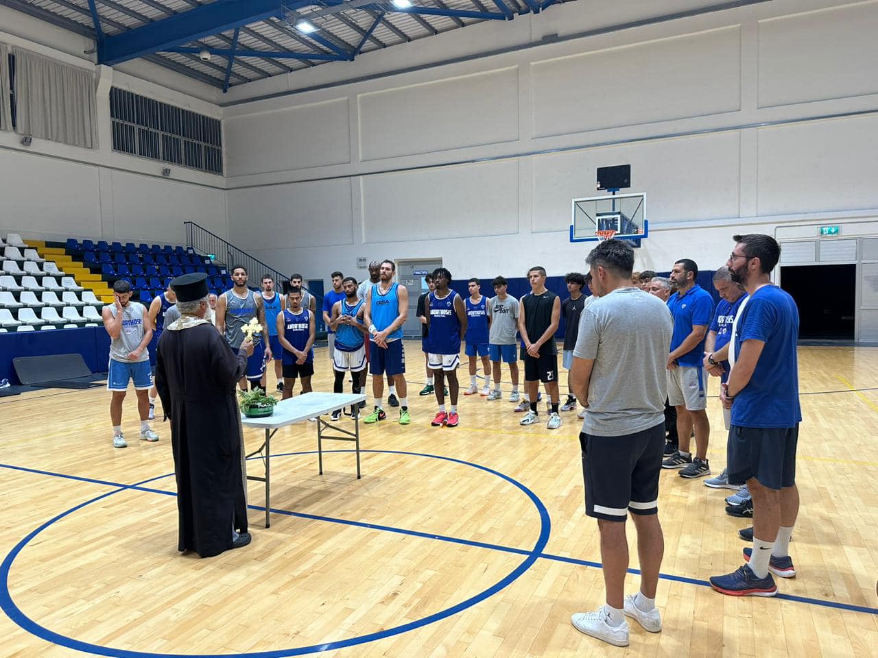 agiasmos-kai-foularoun-michanes-sto-basket