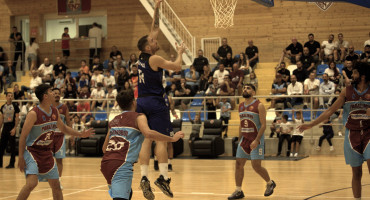 xekinise-me-to-dexi-sto-paralimni