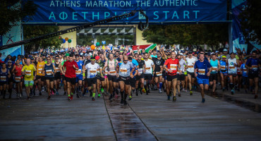me-35-dromeis-tis-anorthosis-o-40os-afthentikos-marathonios-tis-athinas