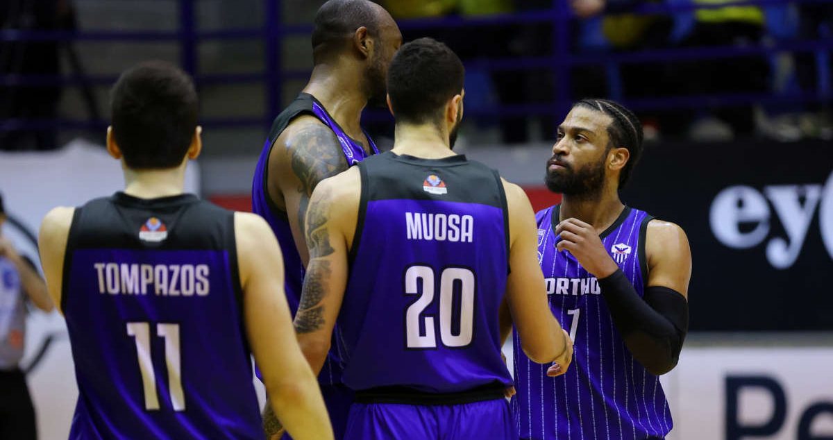 ta-stigmiotypa-apo-tin-chthesini-niki-epi-tou-apoel-sto-basket
