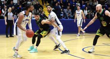 se-anoikti-zoni-apo-to-rik-to-paichnidi-me-tin-aek