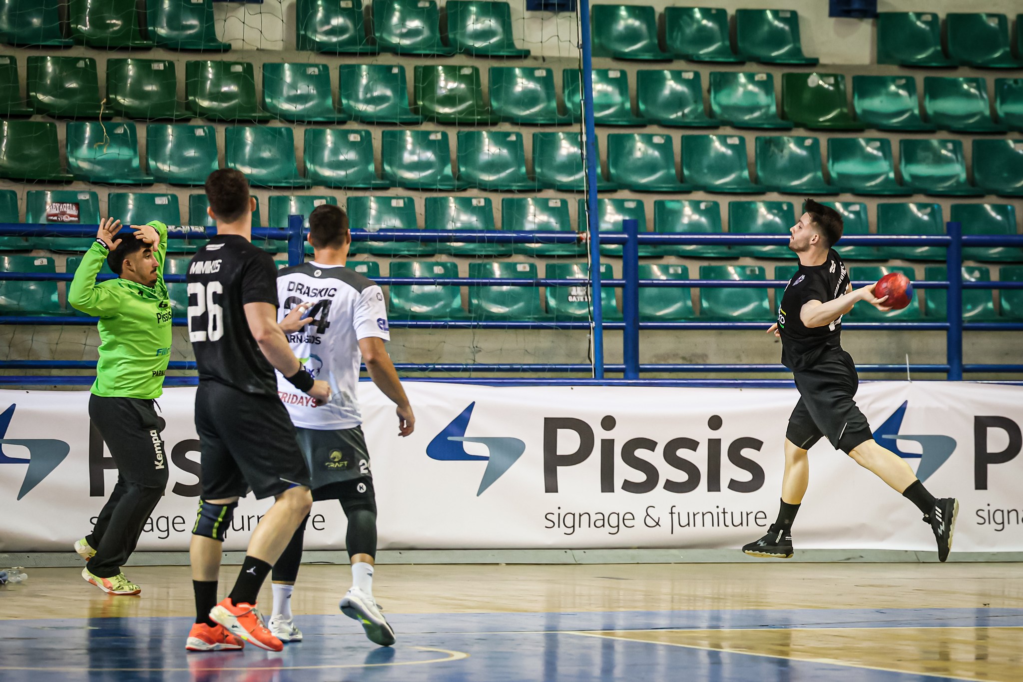 menei-kypro-kai-stin-anorthosi-o-kaimakamis