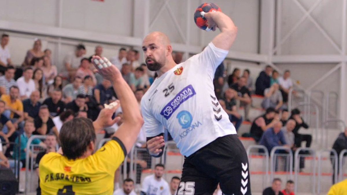 erchetai-kypro-o-adamovic