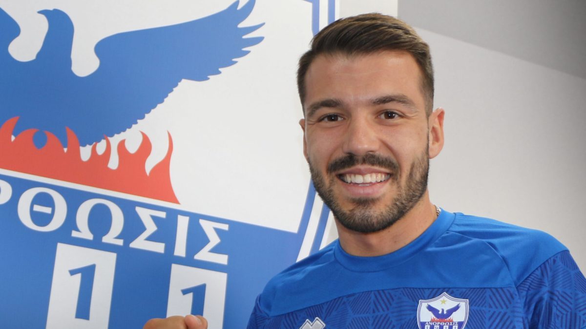 echei-to-profil-gia-na-antapokrithei-se-megali-omada