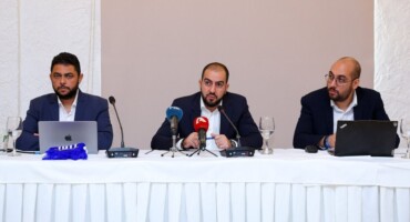 i-oikonomiki-analysi-opos-parousiastike-sti-dimosiografiki-diaskepsi-vinteo-fotos