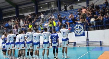 kerdise-ton-apoel-kai-einai-enan-vathmo-apo-tin-koryfi