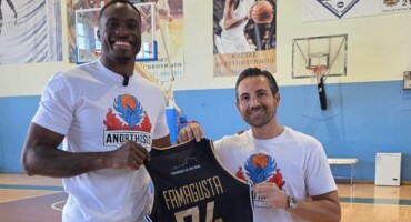 anakoinose-synergasia-me-antetokounbros-i-basketiki-mas-omada