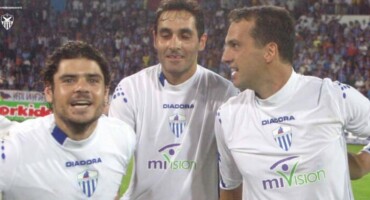 i-nychta-pou-i-megali-kyria-angixe-ton-ourano-kai-i-ammochostos-skirtise-apo-chara-vid