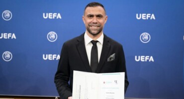 stin-oikogeneia-tis-anorthosis-o-giannis-maniatis-analamvanei-kathikonta-ektelestikou-diefthynti